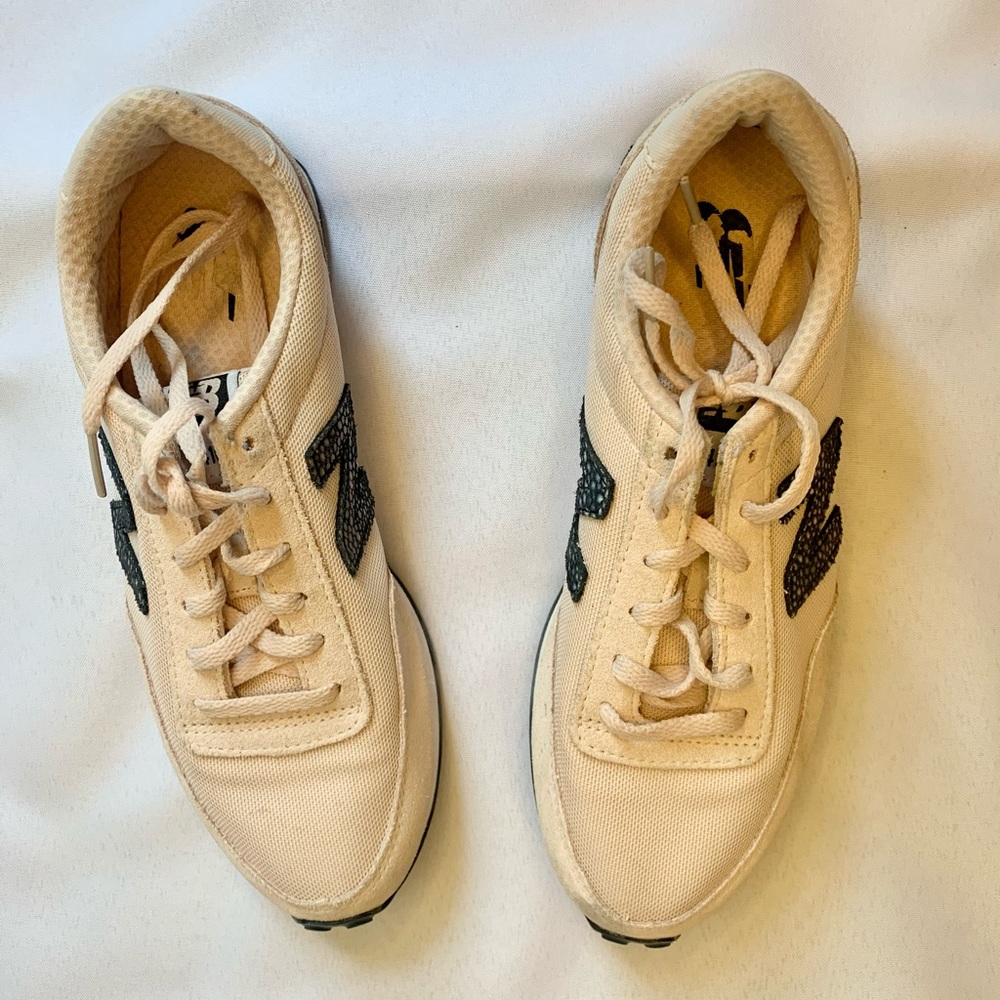 Light Pink Women’s Sz 8.5 New Balance Sneakers - Picture 2 of 5